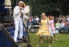 35-25. Jacques Herb met onze dames.JPG